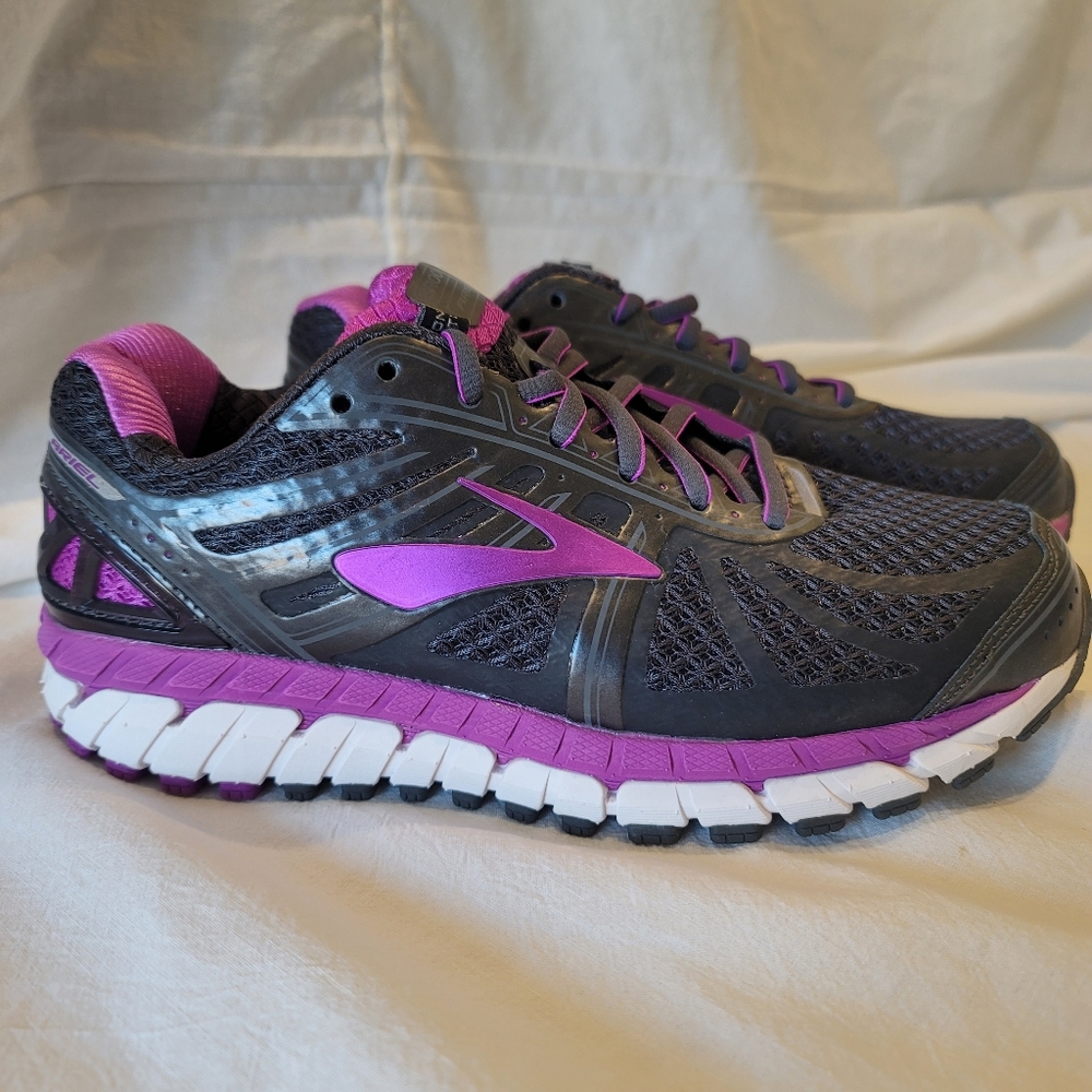 Brooks Ariel '16 - size 7.5 - 2E  - Anthracite/Purple Cactus Flower/Grey - NWT